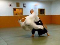 Katate mochi kaiten nage